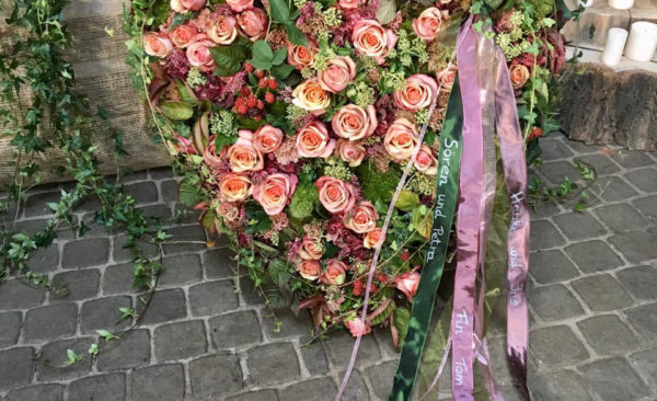 Blumendekoration zur Trauer - blumen-gerling.de